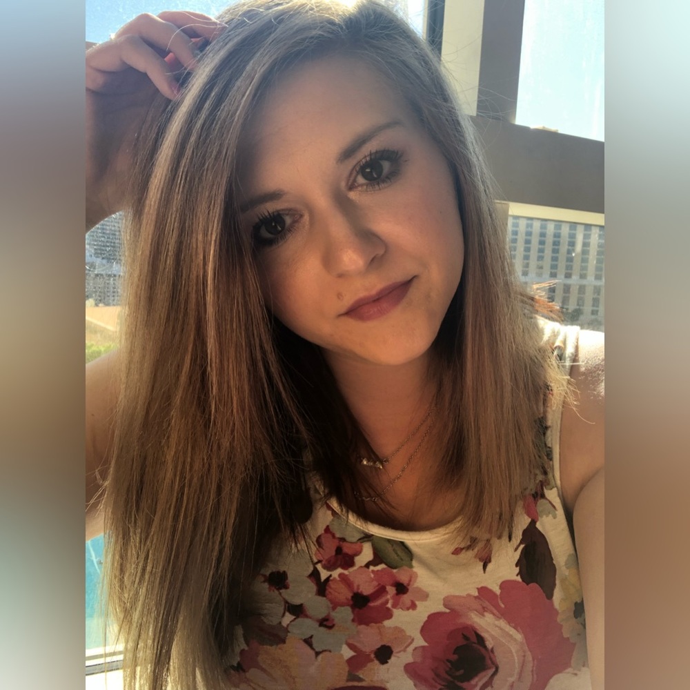 Meet your Posher, Danielle